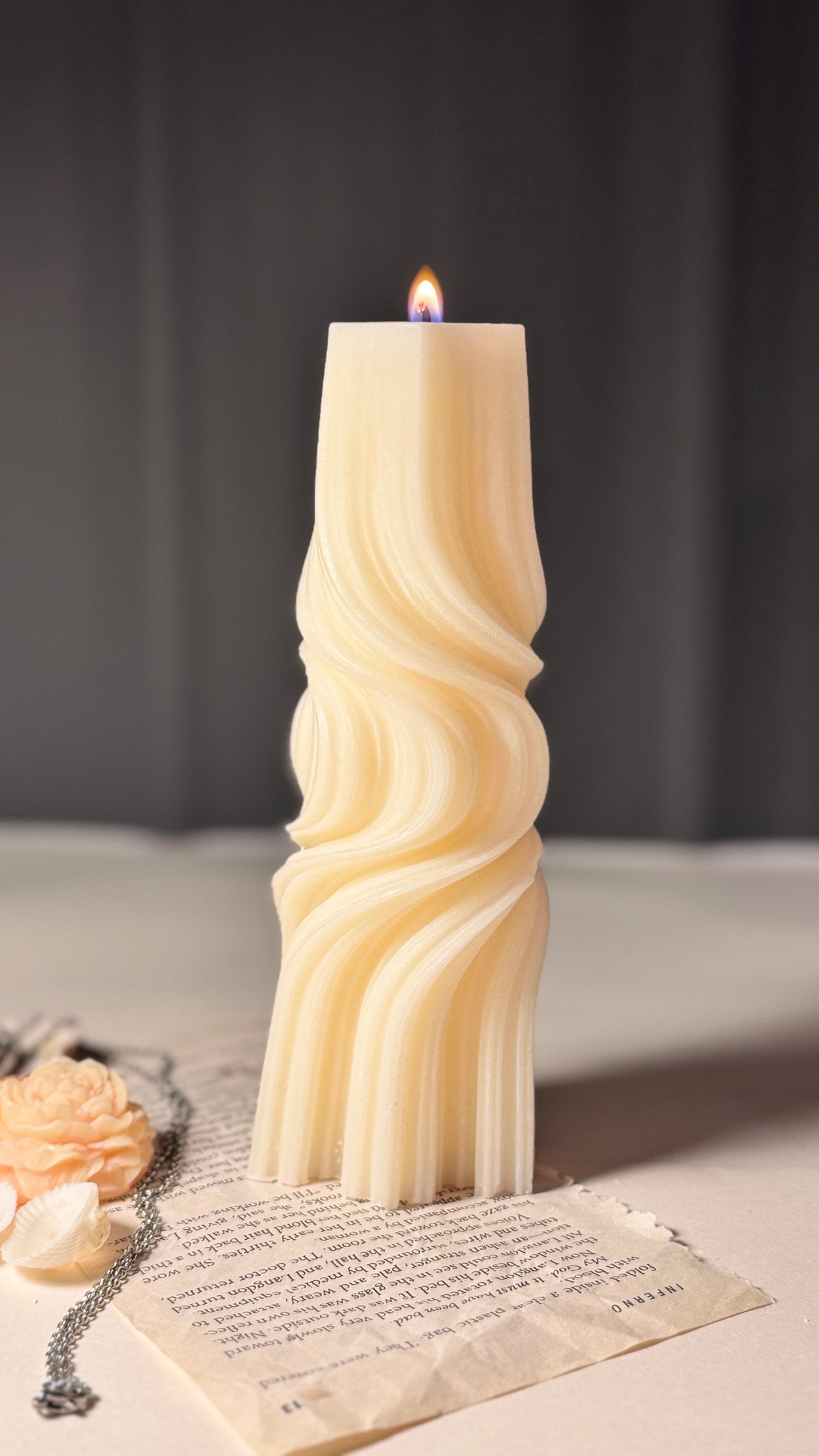 Wavy Pillar Swirl Candle Large Size
