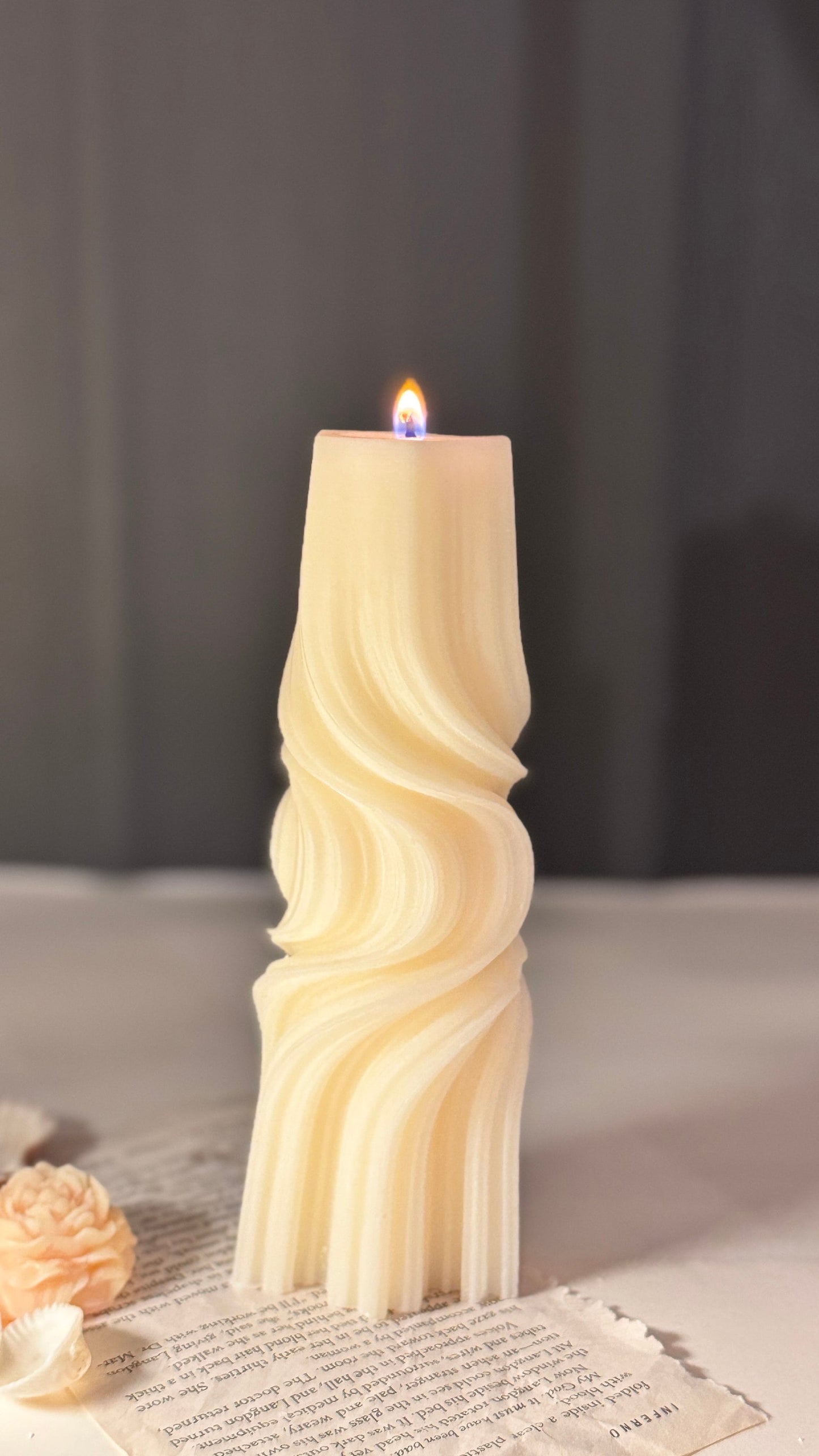 Wavy Pillar Swirl Candle Large Size