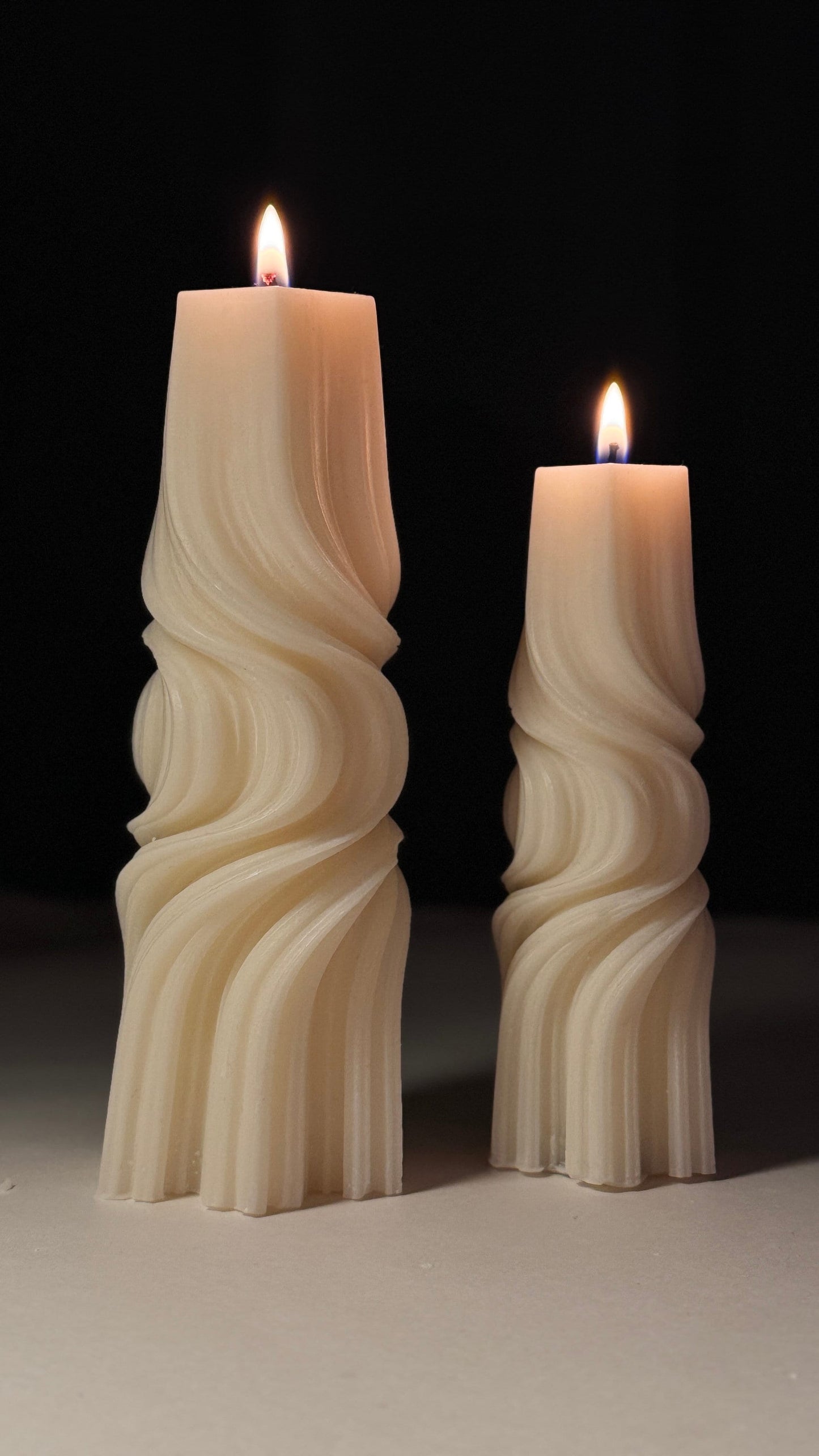 Wavy Pillar Swirl Candle Large Size