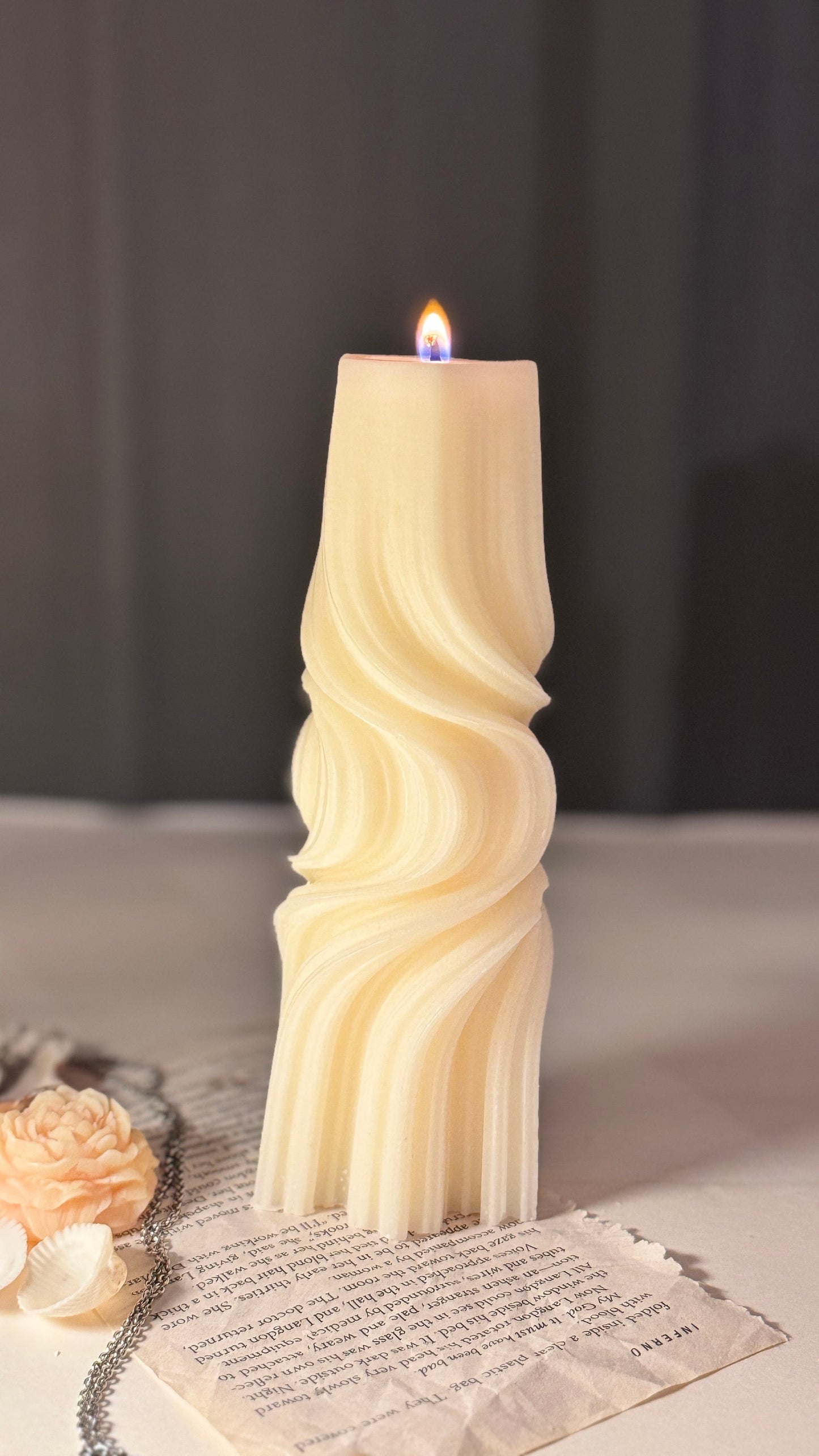 Wavy Pillar Swirl Candle Large Size