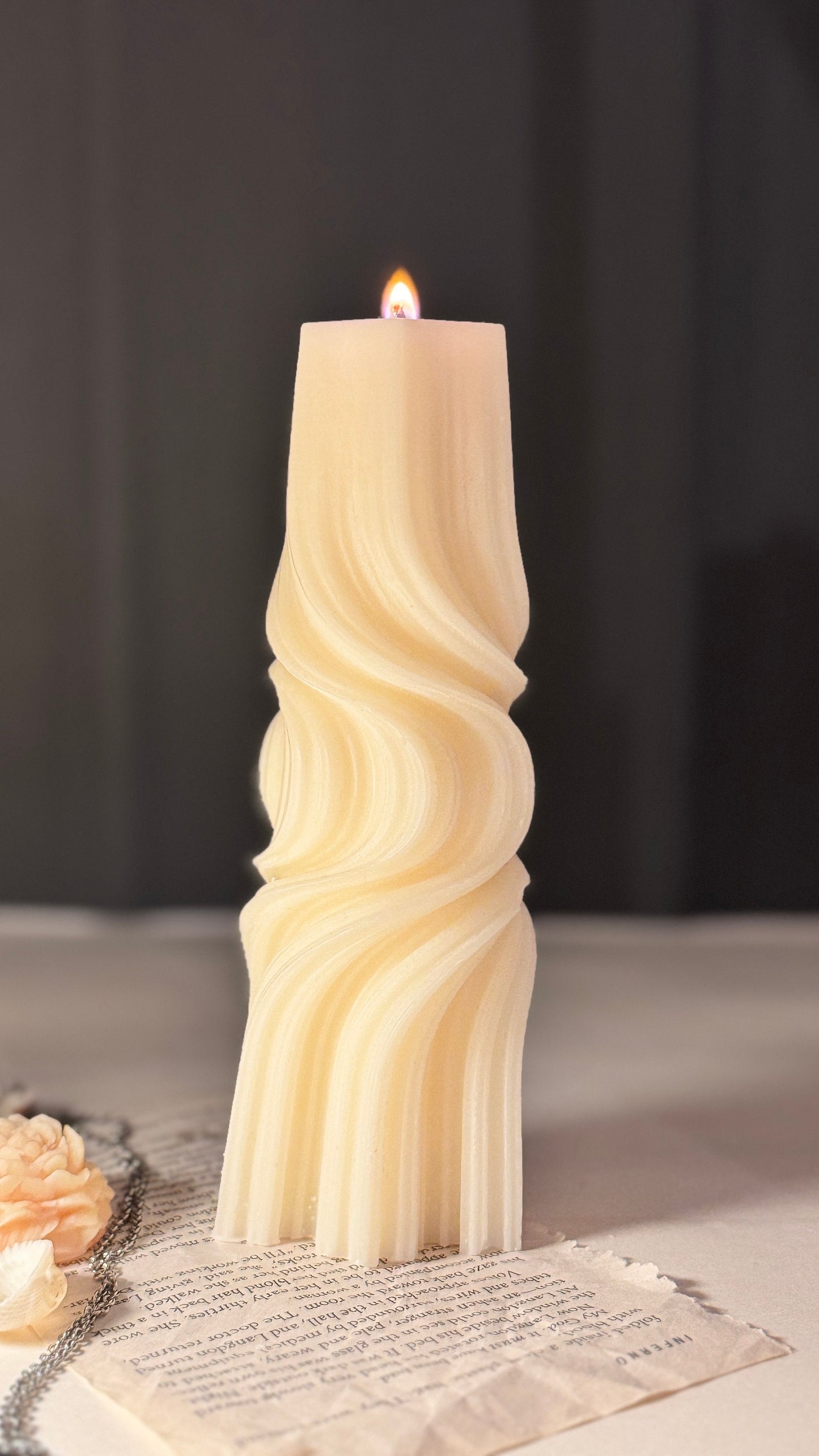 Wavy Pillar Swirl Candle Large Size